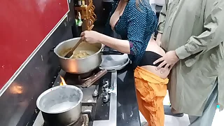 Desi Housewife Anal Copulation Regarding Kitchen Measurement She Is Cooking